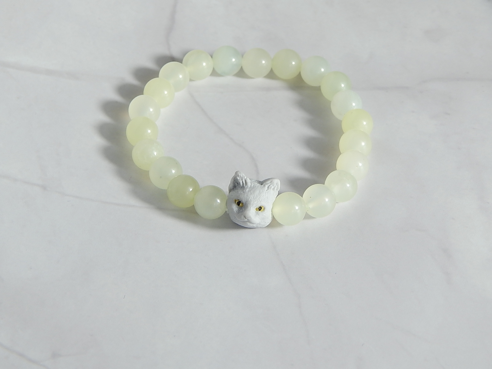 Jade – cicás karkötő